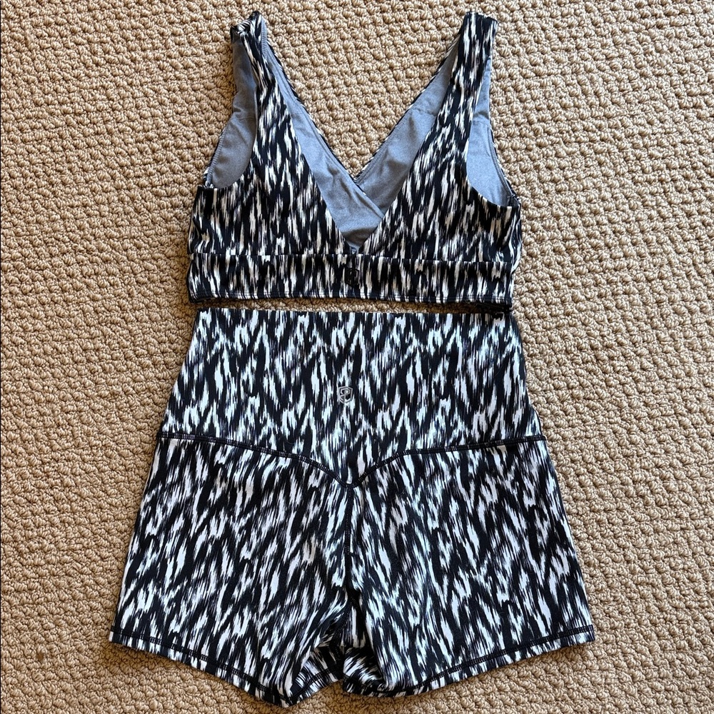 Born Primitive Workout Set - Picture 4 of 4